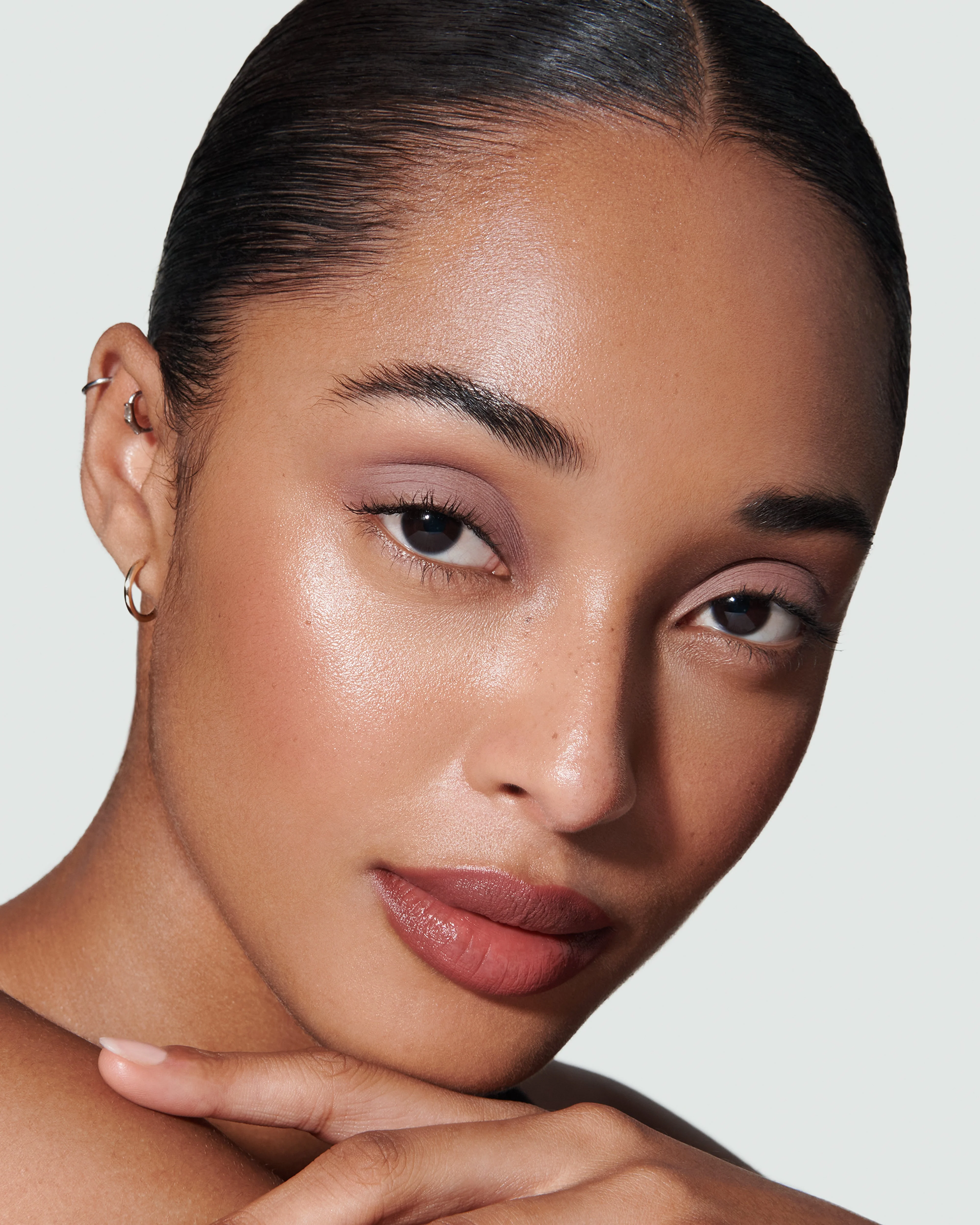 Ione (Liquid Silk Liquid Eyeshadow) - Image 3