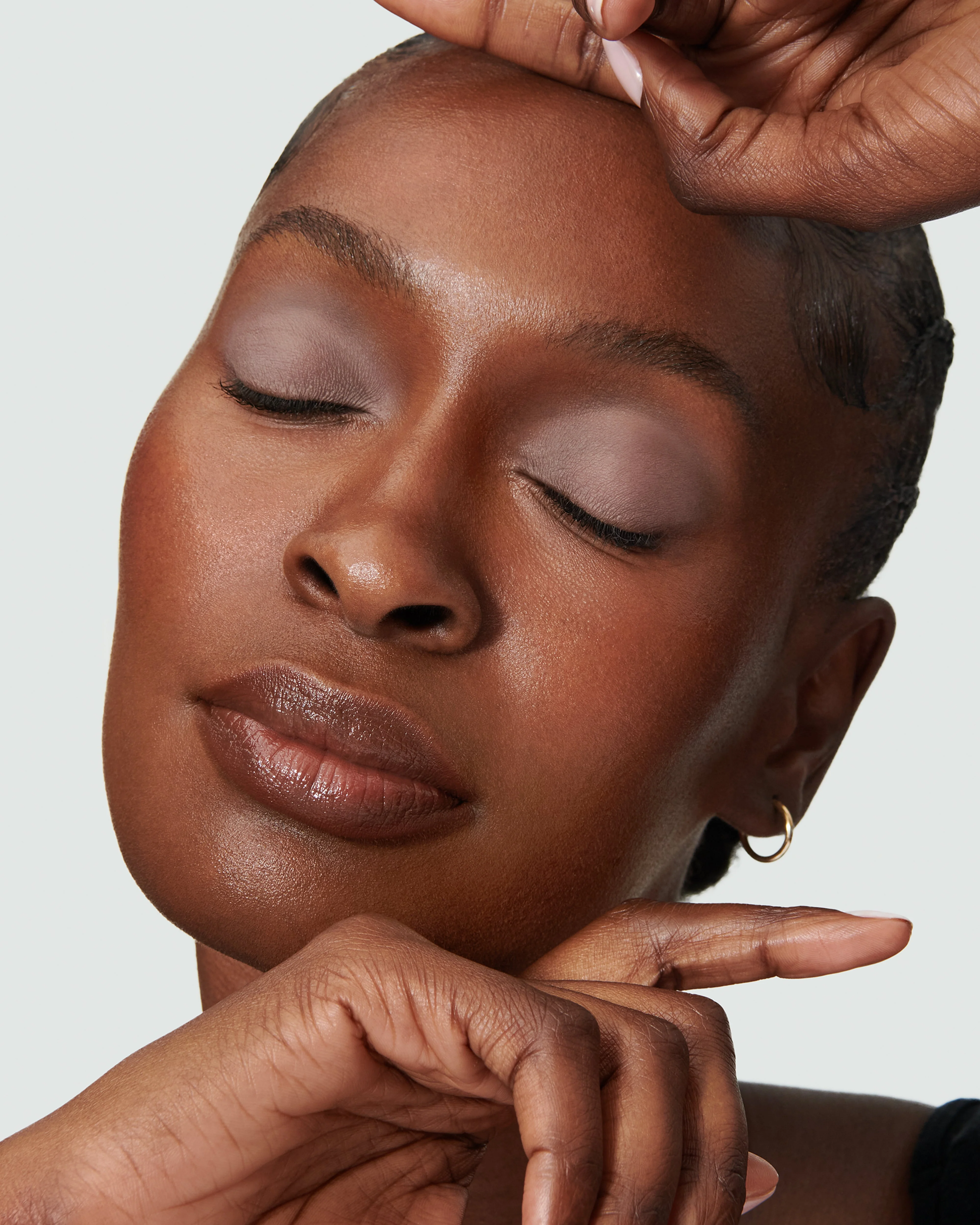 Ione (Liquid Silk Liquid Eyeshadow) - Image 5