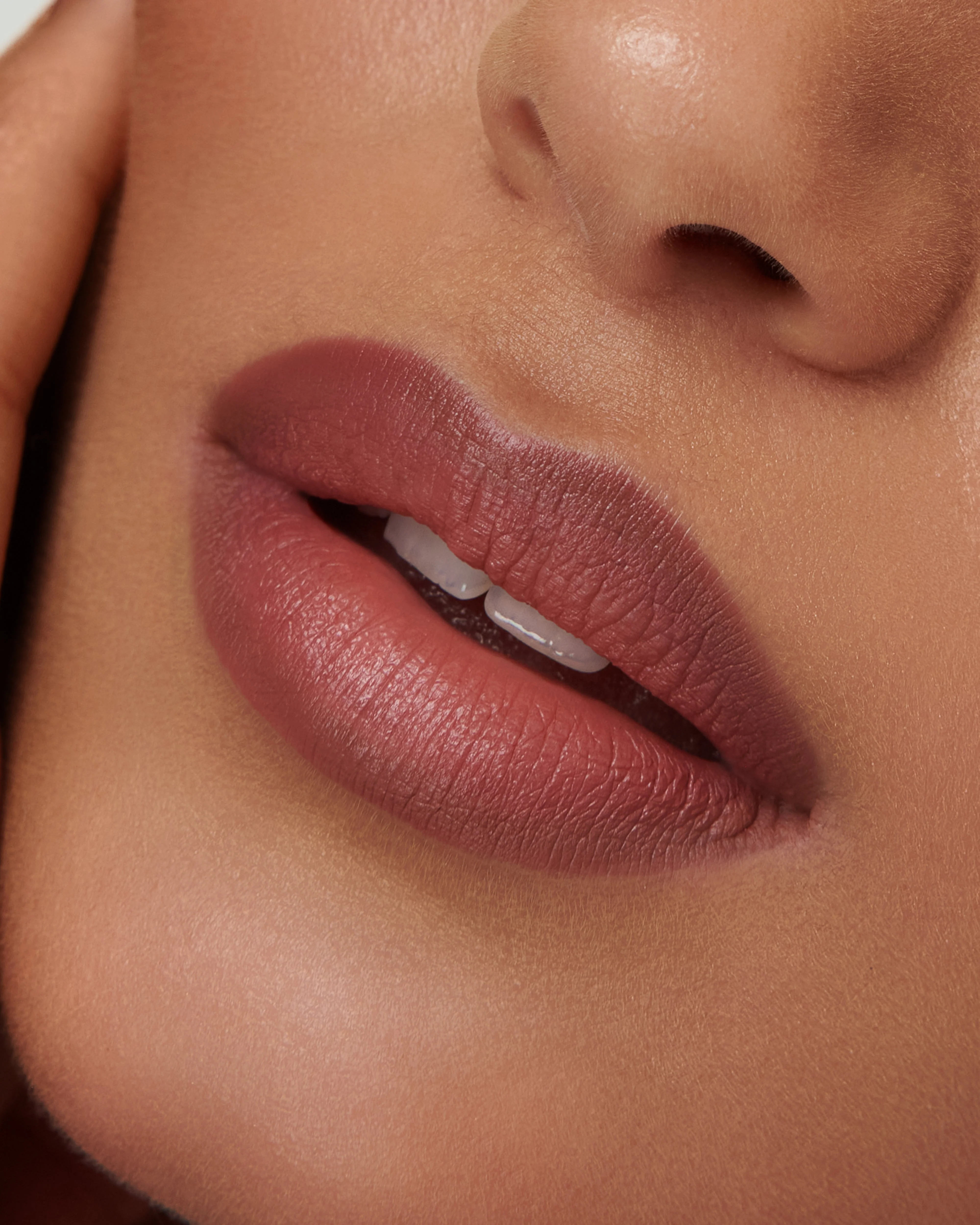 3C Deep Berry (Sculpt and Shade Lip Pencil) - Image 5